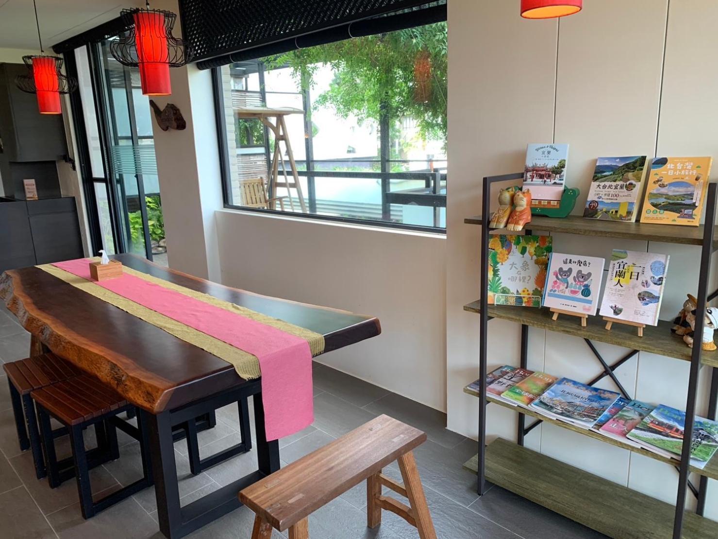 Bed and Breakfast 松語墅溫泉居 Pine Hot Spring Цзяоси Экстерьер фото