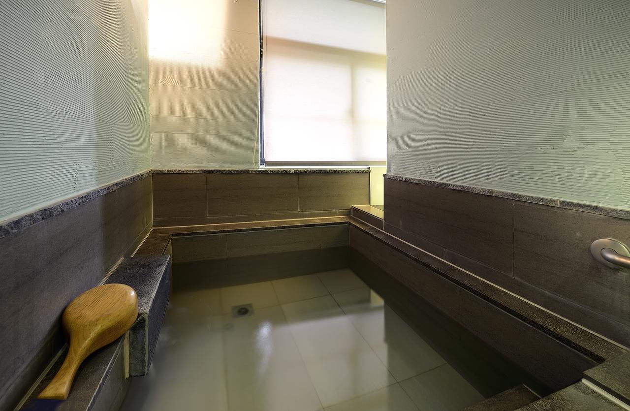 Bed and Breakfast 松語墅溫泉居 Pine Hot Spring Цзяоси Экстерьер фото